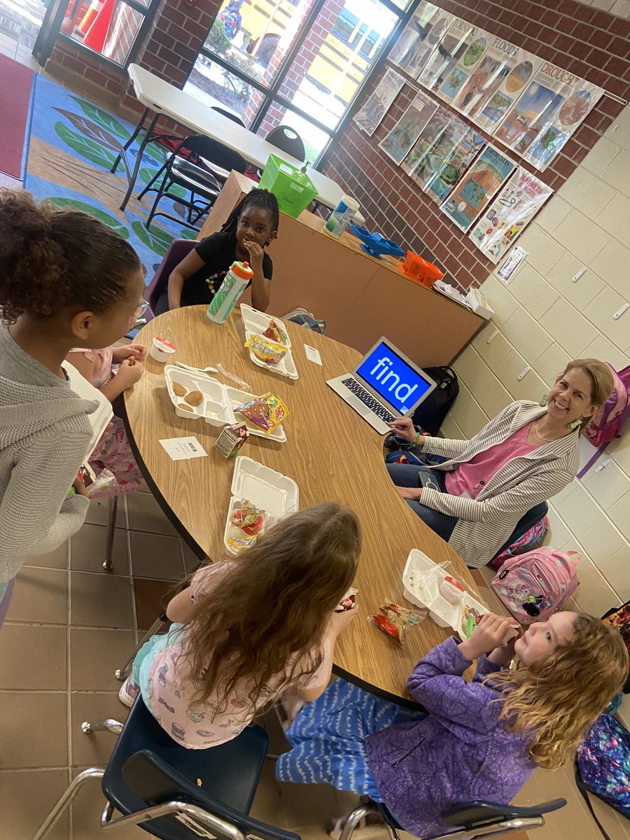 nstreet_teaches's tweet photo. Our IAs are AMAZING @CarrolltonES When you have to make the most of the day you start right at breakfast! #isleFINDAWAY #isleSUPPORT #isleREAD https://t.co/FbvIqooW8R