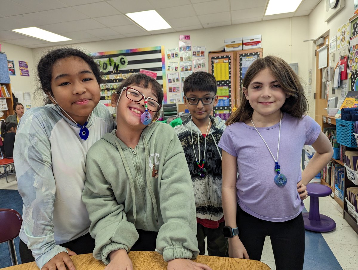 2BReading4Life's tweet photo. After reading about recycling we recycled plastic egg cartons into beautiful necklaces🌎♻️ @NHPRoadSchool #Proud2bNhpGcp https://t.co/1kcZADjIGs