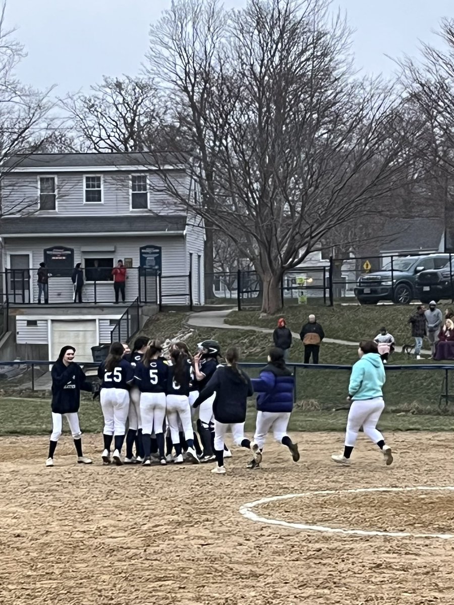 A 3 run homer by Catherine Toomey in the bottom of the 6th and great play by all meant a 8-6 come from behind win for Cohasset softball over Carver! #cohassetsoftball <a href="/coachsimms11/">Andrew Simms</a> <a href="/TaraNoyes2/">Tara Kelleher</a> <a href="/CohassetSports/">Cohasset Sports</a>