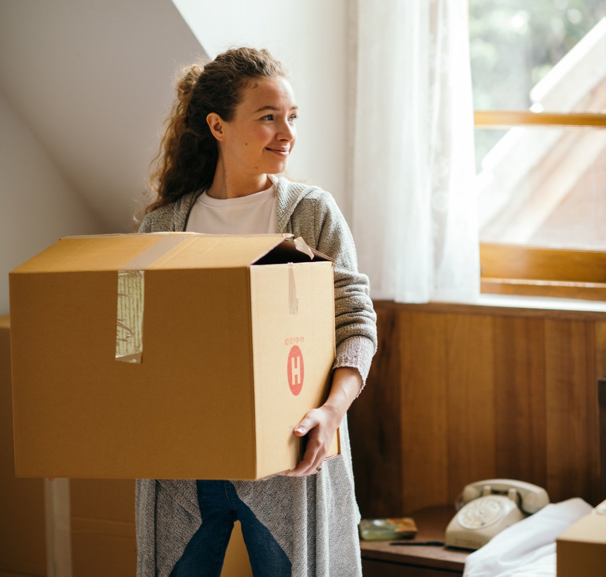 VIUniversity's tweet photo. For many students, the end of the academic year means giving notice on rental housing. But it's so important to hit those deadlines to ensure you get your security deposit back. Read VIU's Off-Campus Housing Coordinator tips on the #VIUBlog: https://t.co/tCzcAbjLa5 https://t.co/veW9f7HmlH