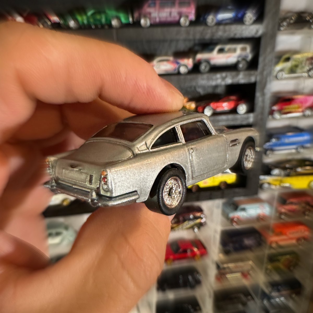 007Efrain's tweet photo. 1963 Aston Martin 👽#astonmartin #hotwheels  #astonmartinvantage #astonmartinclub #hotwheelsmexico #lapuramantecadellechon https://t.co/OWj7Sqvcvd