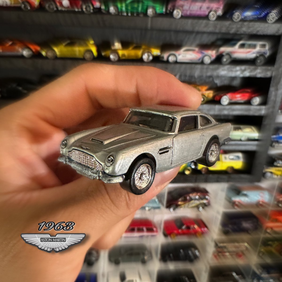 007Efrain's tweet photo. 1963 Aston Martin 👽#astonmartin #hotwheels  #astonmartinvantage #astonmartinclub #hotwheelsmexico #lapuramantecadellechon https://t.co/OWj7Sqvcvd