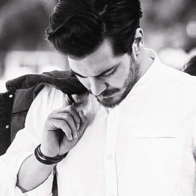 ليس هروباً من الواقع أن نتعلق دائماً بالأمل 
ليس عيباً أن نؤمن بأن كل شيء 
سيصبح بخير يوماً ما 
فالأمل تصنعه الأرواح النقية القوية
فلا تكن ضعيفاً فيهزمك اليأس 
وكلما كنت قريباً من الله كلما بدت الحياة أجمل في عينيك
فالإيمان والأمل والخيال الأيجابي
أدوات لصنع الفرح.