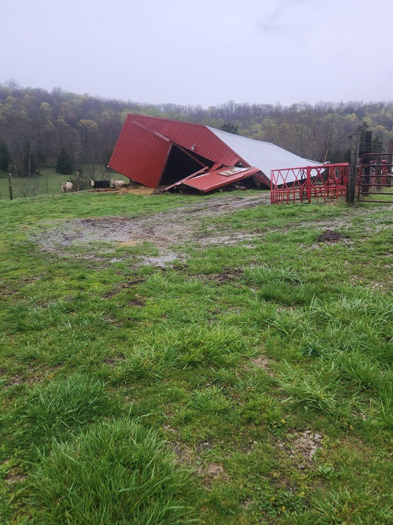 ukjonny9's tweet photo. @Kentuckyweather I know this is a little out of your area, but my sister sent this to me from her grandmother in law’s property in Corydon IN right after the storms had passed through. Luckily everyone was safe! https://t.co/ou1kYdw16D