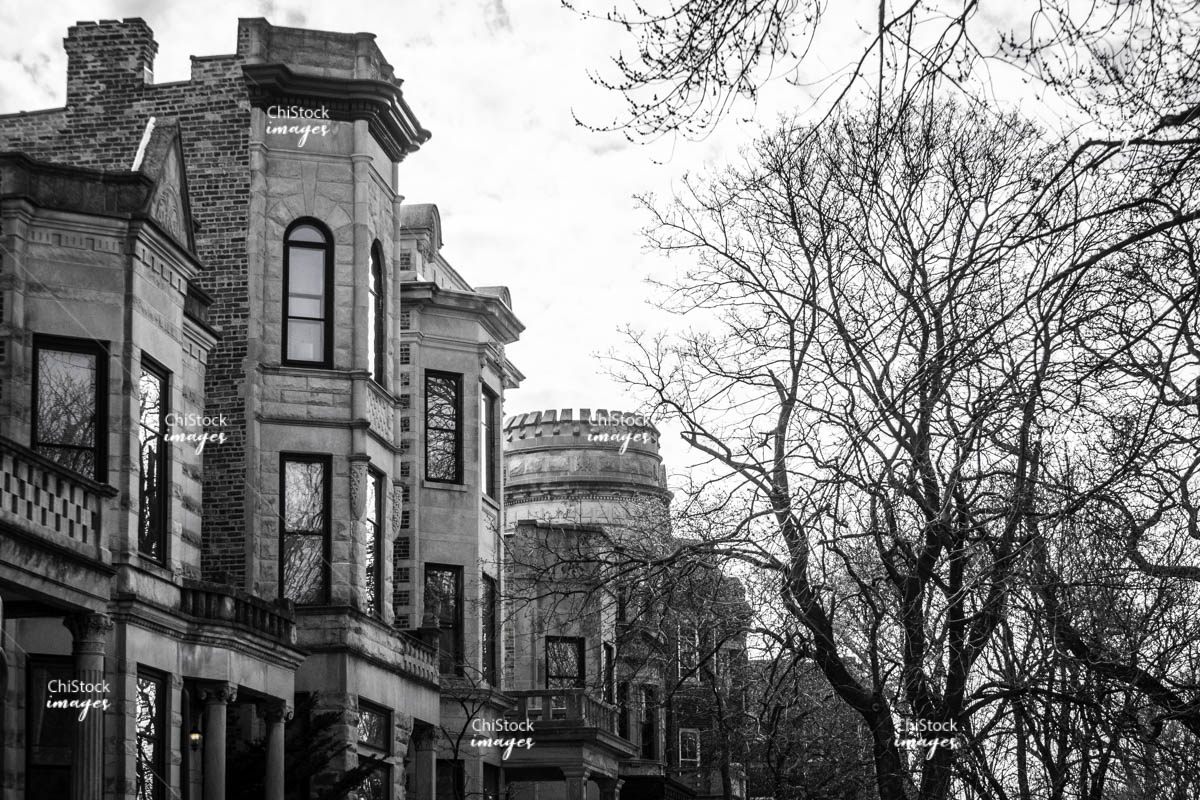 Monochrome Majesty: #LoganSquare’s Architectural Grandeur in Early Spring   chistockimages.com/downloads/ls-1…