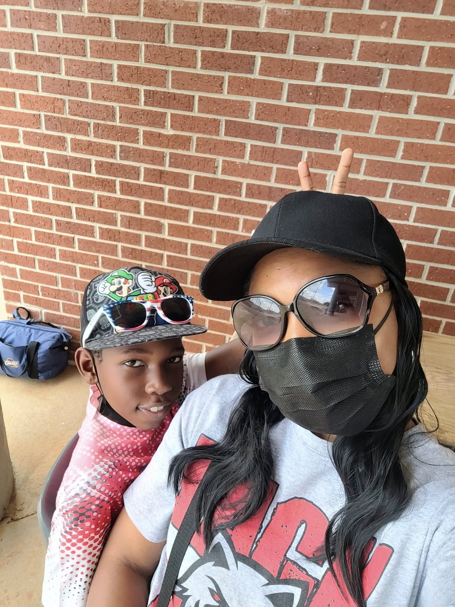kjhistory078's tweet photo. Out here supporting our Varsity Wolfpack and enjoying this lovely spring weather. WHS vs. Mt. Vernon #springbreak23 https://t.co/3N9Q8Hy95i