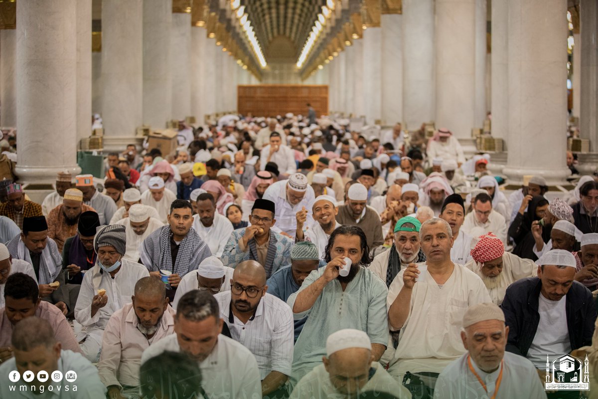 HaramainInfo's tweet image. Images from Masjid An Nabawi 

#Iftaar #Ramadan #Taraweeh