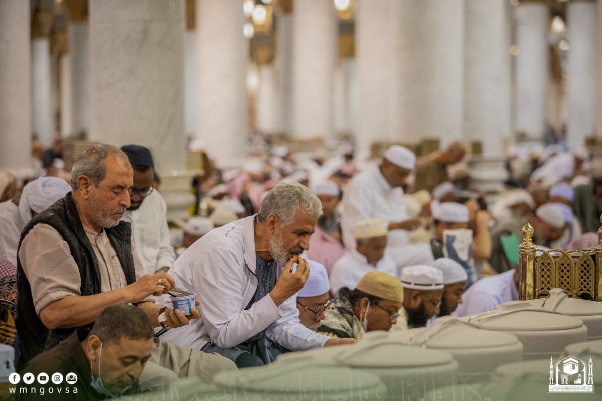 HaramainInfo's tweet image. Images from Masjid An Nabawi 

#Iftaar #Ramadan #Taraweeh
