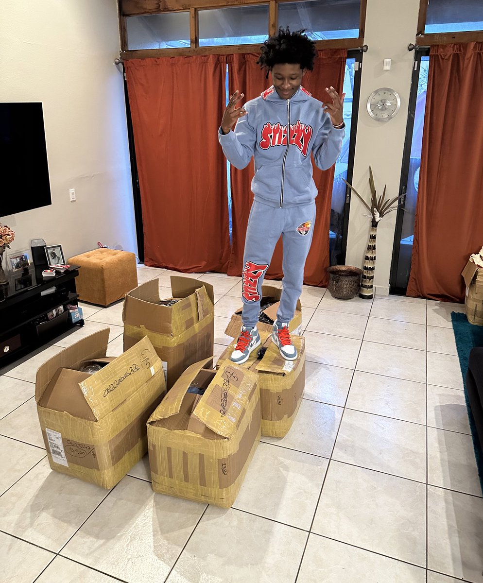 RT TO HELP A SMALL BUSINESS GROW! ❤️‍🔥

It started with a dream out my dorm room my freshman summer in 2019. I took everything I had and betted on myself. 🤞🏽❤️‍🔥 <a href="/StizzyLoner/">sL³ 🧸</a> stizzyloner.com