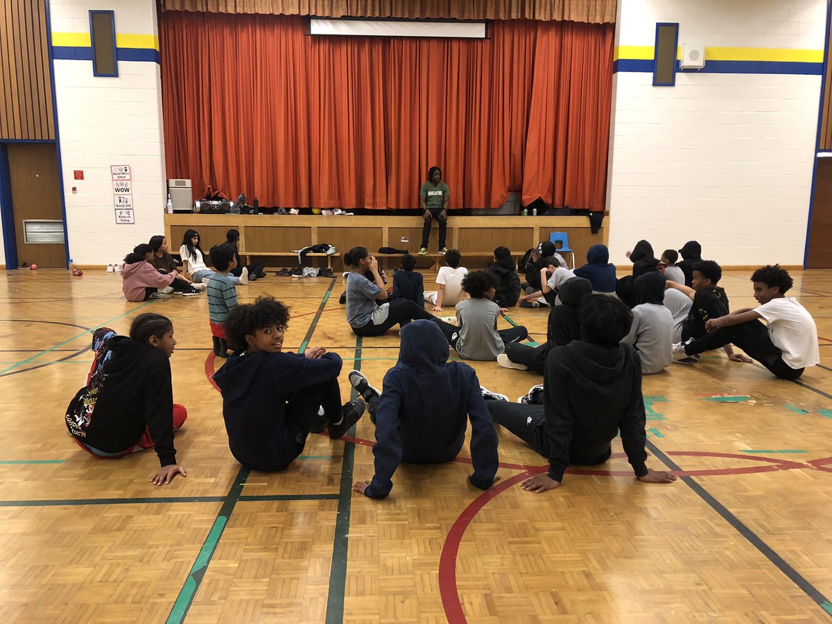 AllinaLeeDavis's tweet photo. Growing through weekly connections @kevindavoice proud of Gr 7/8 Ss who showed up to try something new, find joy, with some exercise and reggae too 👏🏽👏🏿👏🏾 @TDSB_MHWB @mgala19 #joy #engagement #reggaecise @TDSB_whitehaven https://t.co/LTyvmOdw8C