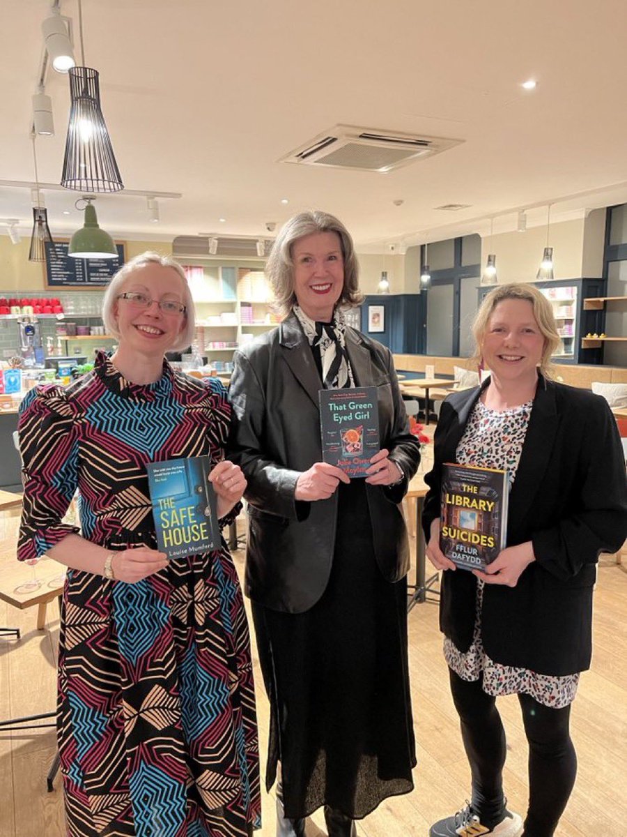 FflurDafydd's tweet photo. Lovely evening at @WaterstonesCDF with lovely @louise_mumford, being expertly interviewed by fabulous @JulieOwenMoylan - such a fun event. Good to be back out there meeting readers - diolch i bawb am ddod #TheLibrarySuicides @HodderBooks @HodderFiction https://t.co/44YOfuw9WY