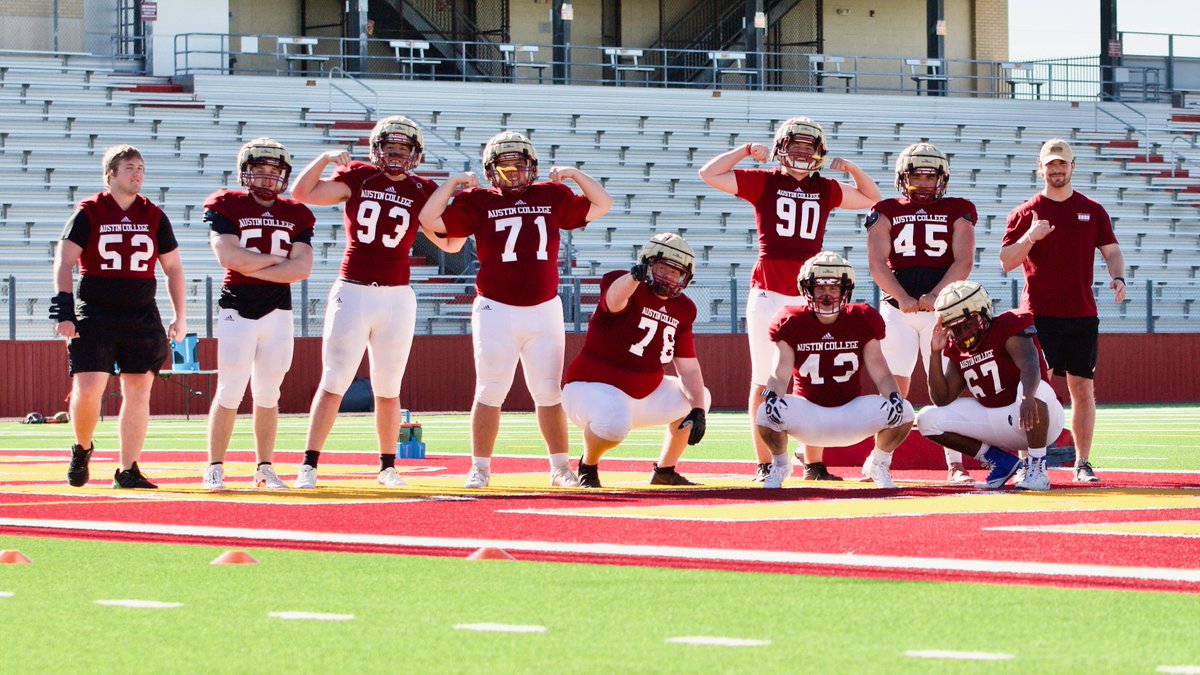 acroossuperfan's tweet photo. 🦘🏈Spring Practice Update: Is there a more iconic squad in all of #RooNation? @RoosFootball @ACsports #austincollege https://t.co/c4M4HIMWrM