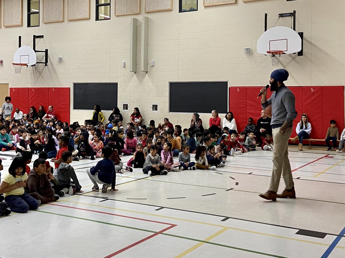 Today we had the privilege of hearing from Canadian basketball star Bikramjit Singh Gill who shared the highs and lows of making it in basketball, and the importance of maintaining his Sikh identity. #SikhHeritageMonth @PeelSchools