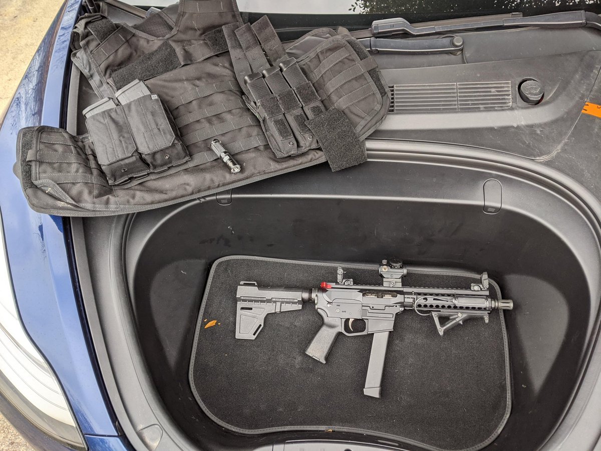 WaifuverseAI's tweet image. Sf? More like cope town usa.

Sf is a cyberpunk shit hole. Just accept it and move on. 

Well know when it happens when tesla starts selling optional pdw cases.