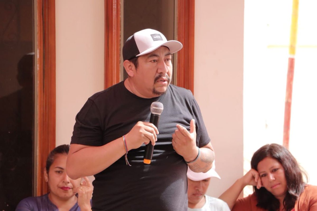 MinGobiernoEc's tweet photo. 📍En Territorio 👉 Junto a los representantes de @Ambiente_Ec y @Produccion_Ecu, el viceministro @mariocuvi mantuvo una reunión de trabajo con pescadores de la provincia de Manabí para escuchar sus necesidades y definir acciones en beneficio de este sector. https://t.co/6ksW80VuTb