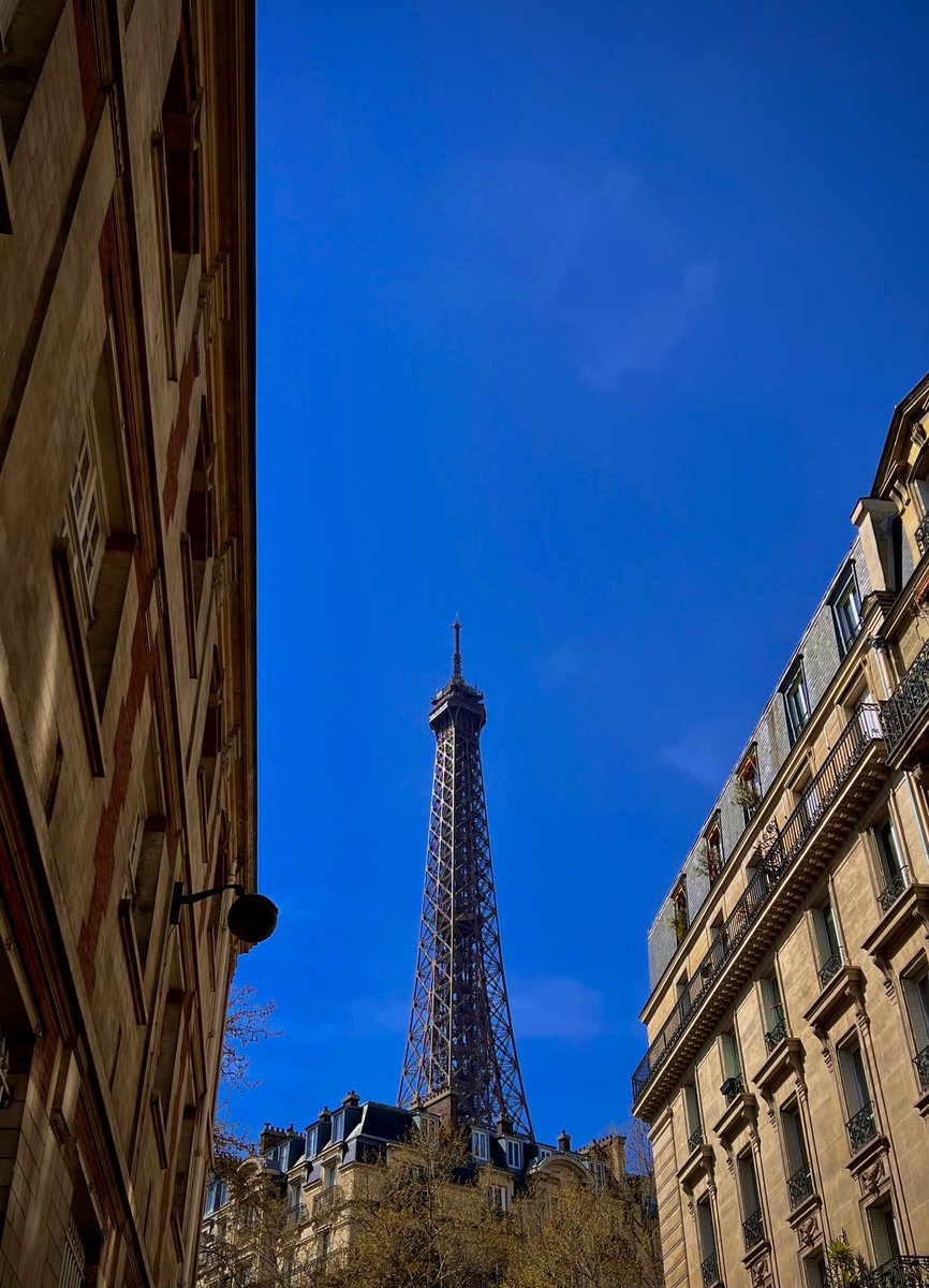 Flo_C14's tweet photo. Il est tard personne verra mais j’ai fais quelques photos de la Tour Eiffel aujourd’hui 👉👈 https://t.co/cMftgzk4FC