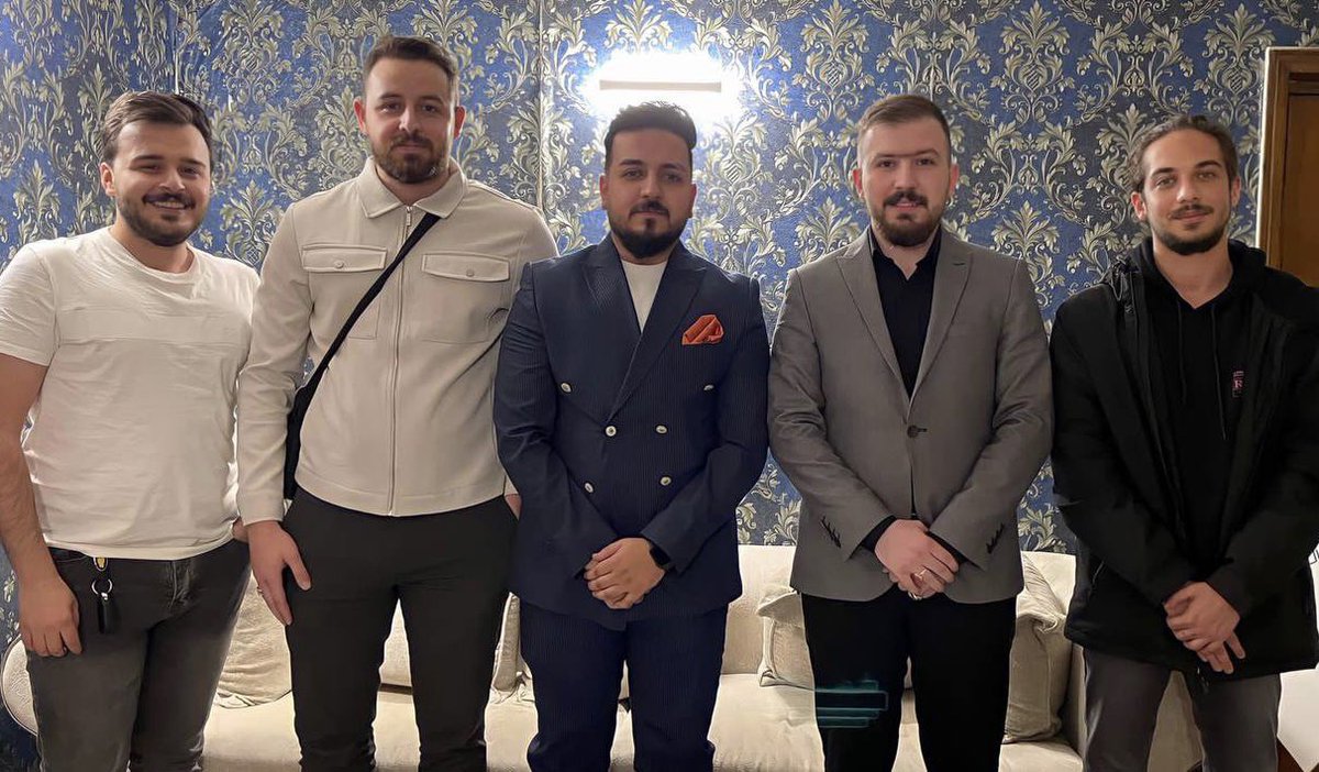 uois32's tweet photo. استقبل اتحاد الطلبة ممثل الطلبة العراقيين في تركيا نشأت البكري وناقش معه اوضاع الطلبة العراقيين في الخارج، وكذلك الية التعاون وتقديم المساعدة للطلبة الدارسين هناك، وفي ختام الاجتماع تم الاتفاق على اقامة ورش ودورات تدريب للطلبة خارج العراق. https://t.co/MR8ATL8sX4