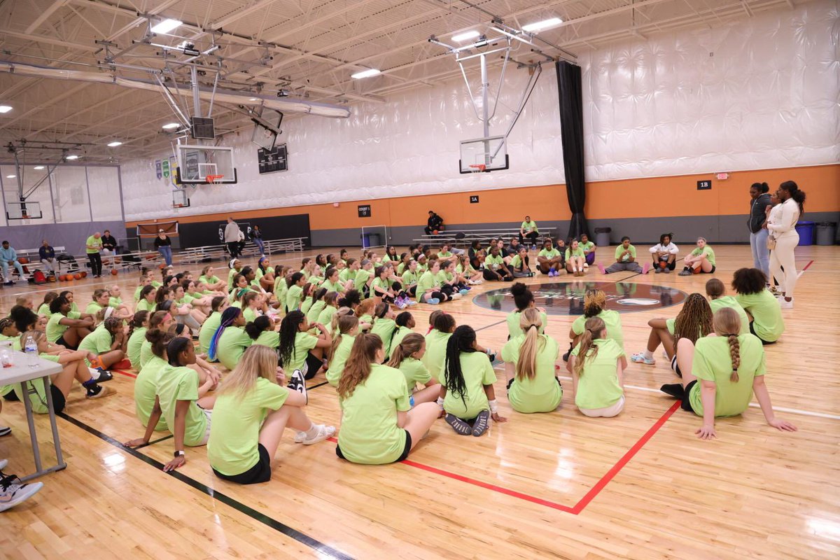 SCA_OH's tweet photo. 🟢🔵𝗜𝗿𝗼𝗻 𝗦𝗵𝗮𝗿𝗽𝗲𝗻𝘀 𝗜𝗿𝗼𝗻🔵🟢
SCA Camp was a huge success! It was great to have rising talent, current players, alumni and coaches in the gym! #SCAFam #TheCollective #Sisterhood #BasketballCamp https://t.co/mteChNyVxS