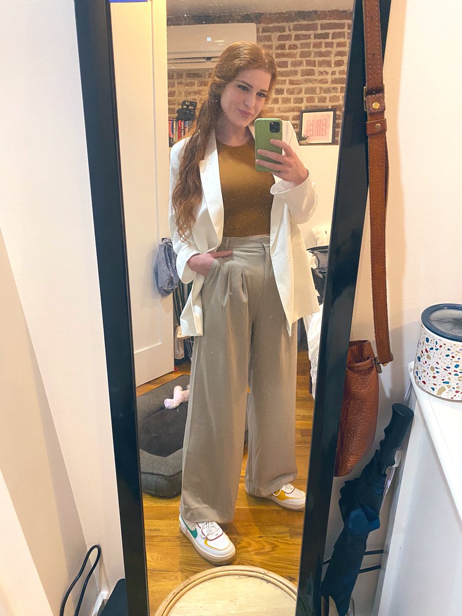 janarebecca_'s tweet photo. you already know I had to bring out the AF1s for @RedHandedthepod’s live nyc show ❤️‍🔥 https://t.co/yRRfx0FOHT