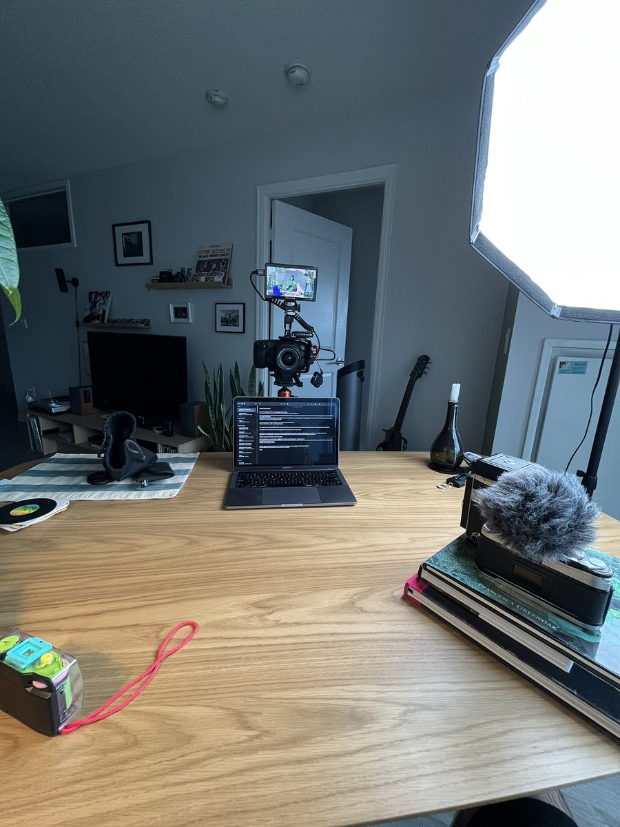 sheelios's tweet photo. New vid #studio https://t.co/a0og0rMA2c
