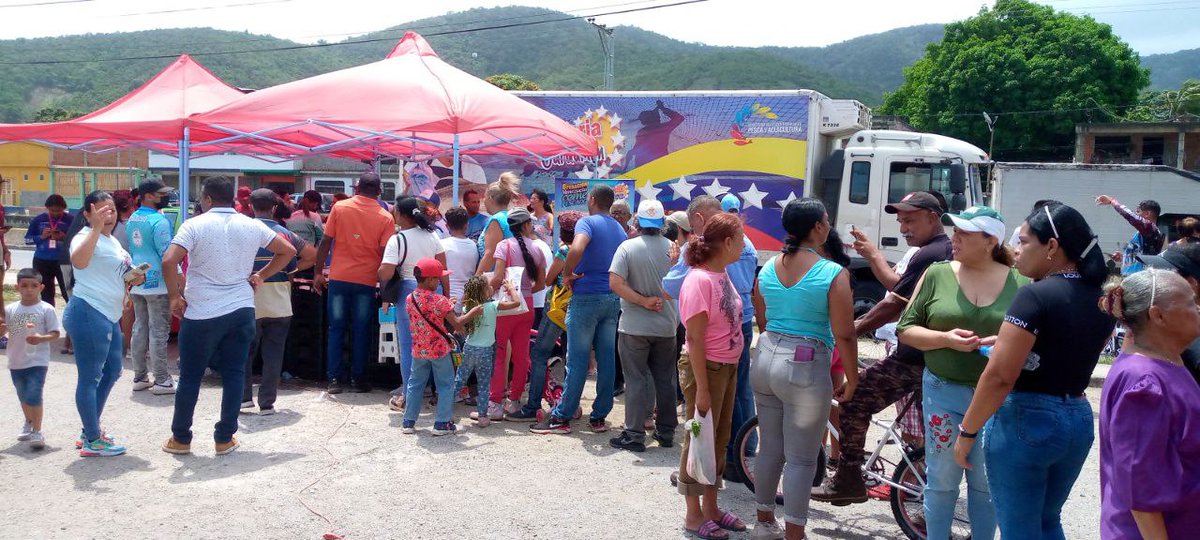 Minpescave2's tweet photo. Operación Venezuela Come Pescado 

#Carabobo | En plena alianza con la alcaldía de Puerto Cabello se llevó a cabo la Feria del Cardumen para beneficiar en esta Semana Santa a más de 200 familias con proteína fresca y de calidad.
@NicolasMaduro
@Jcloyo

#PuebloEnOracionYPaz https://t.co/6Kz0bNEyo4