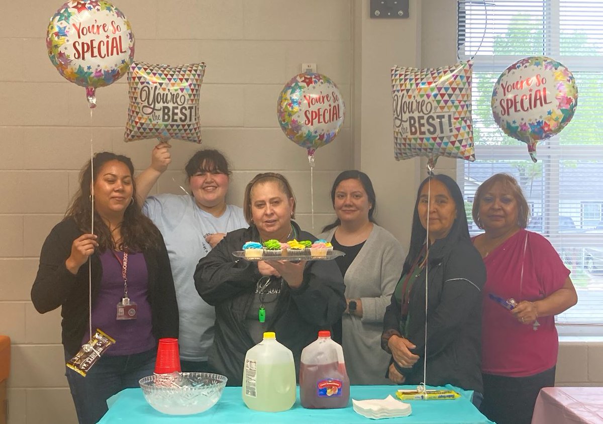 LasPalmasEISD's tweet image. We love our teacher assistants!  Today we celebrated them with a special Olive Garden Luncheon and sweet treats!  They are amazing and always go above and beyond to support the learning of our young leaders!  Thank you team!!!  #LPLS4Girls #LPEPawsUp