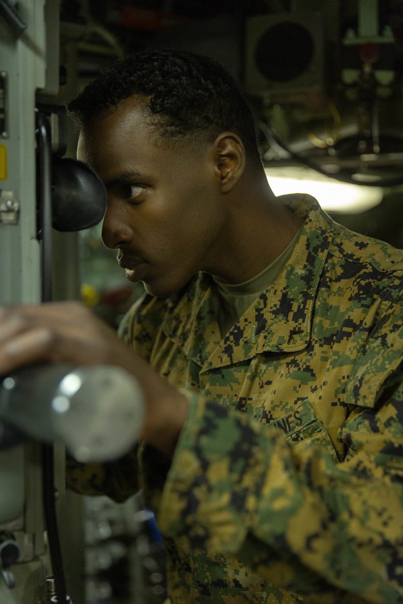 US7thFleet's tweet photo. Marines with III Marine Expeditionary Force tour the Los Angeles-class fast-attack submarine USS Hampton (SSN 767) in White Beach, Japan, Jan. 26. #USNavy | #BlueGreenTeam https://t.co/3PCvQbMAZk