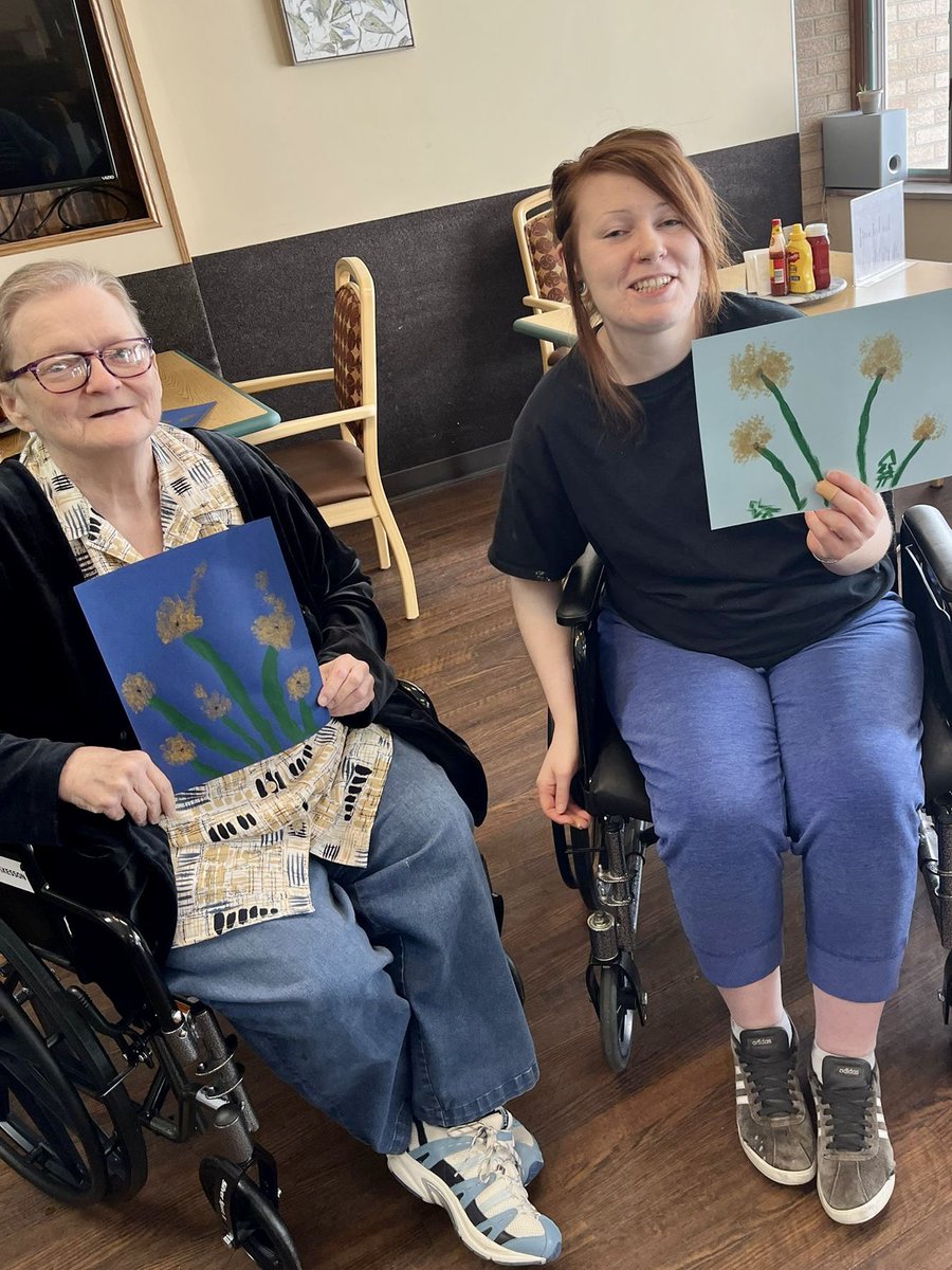 WabassoWellness's tweet photo. The residents painted dandelions with q-tips to celebrate National Dandelion Day! ๐จ๐๏ธ
#NationalDandelionDay #art #crafts #activities #WabassoWellness #WabassoMn #Minnesota https://t.co/DpDtVYgtvY