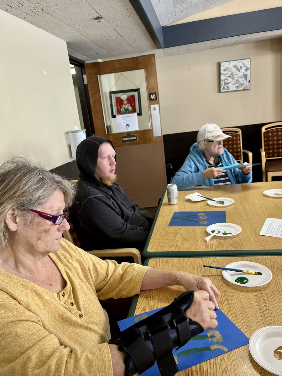 WabassoWellness's tweet photo. The residents painted dandelions with q-tips to celebrate National Dandelion Day! ๐จ๐๏ธ
#NationalDandelionDay #art #crafts #activities #WabassoWellness #WabassoMn #Minnesota https://t.co/DpDtVYgtvY