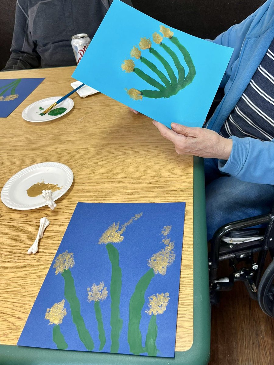 WabassoWellness's tweet photo. The residents painted dandelions with q-tips to celebrate National Dandelion Day! ๐จ๐๏ธ
#NationalDandelionDay #art #crafts #activities #WabassoWellness #WabassoMn #Minnesota https://t.co/DpDtVYgtvY