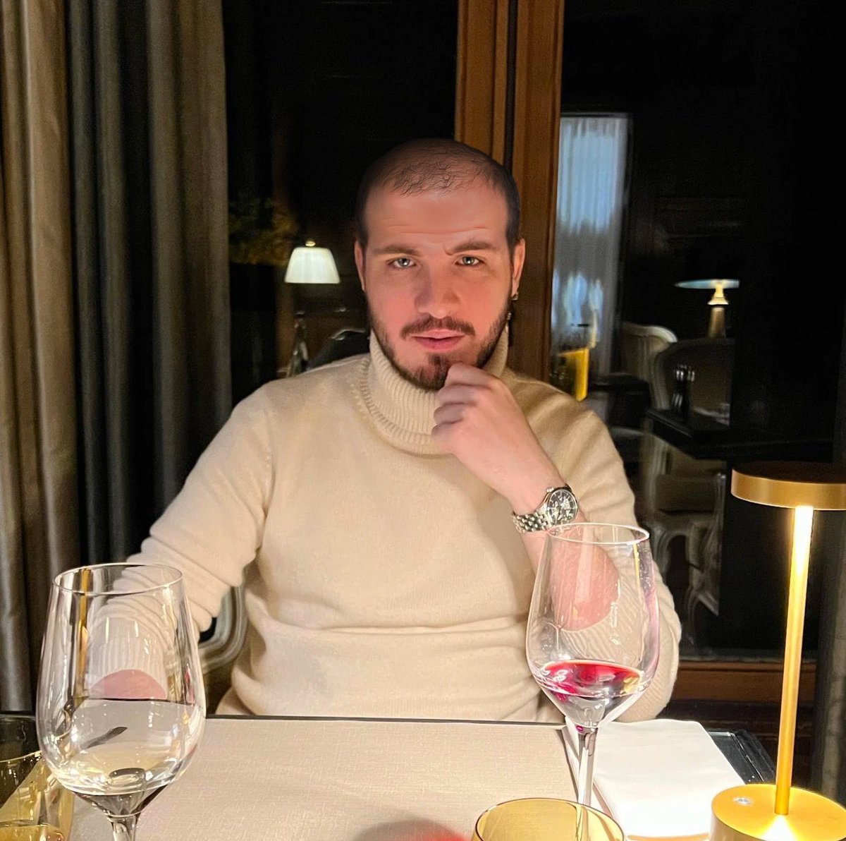 Taposer's tweet image. J'avoue ils forcent avec cette image 😒