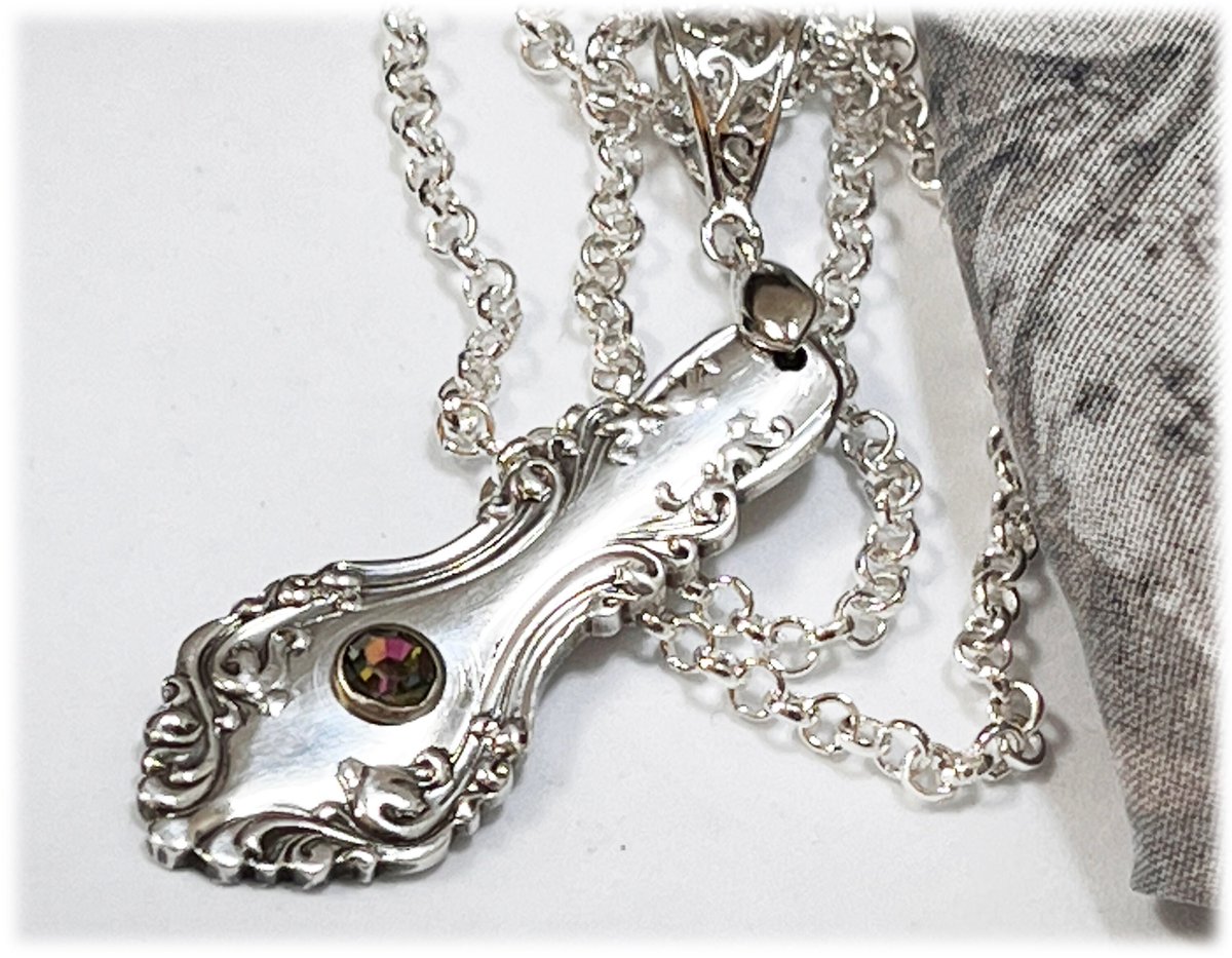 jradca's tweet photo. Late 19th Century Art Nouveau New Century Silver Spoon Pendant, Watermelon Crystal, Antique Silverplate 1896 Scrollwork, Art Nouveau https://t.co/o8BzFiVzxA #silver #teardrop #green #yes #women #watermeloncrystal#glass #artnouveau #upcycledsilverware https://t.co/ExAwv94EHL