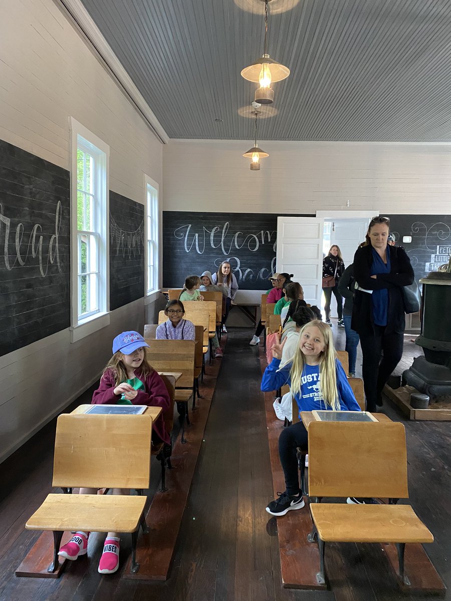 ganttb2015's tweet photo. So much fun at Farmers Branch Historical Park with 3rd grade @HomesteadES https://t.co/4UJvZuaFyY