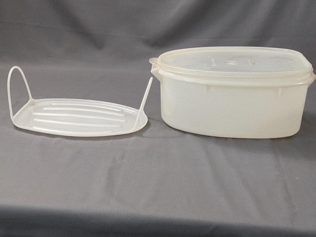 Excited to share the latest addition to my #etsy shop: Vintage Tupperware Ham Roast Container etsy.me/3Mlf8qx #vintagetupperware #tupperware #hamkeeper #container #meatcontainer #1970skitchen #hamroastholder #tupperwarestorage #tupperwarecontainer