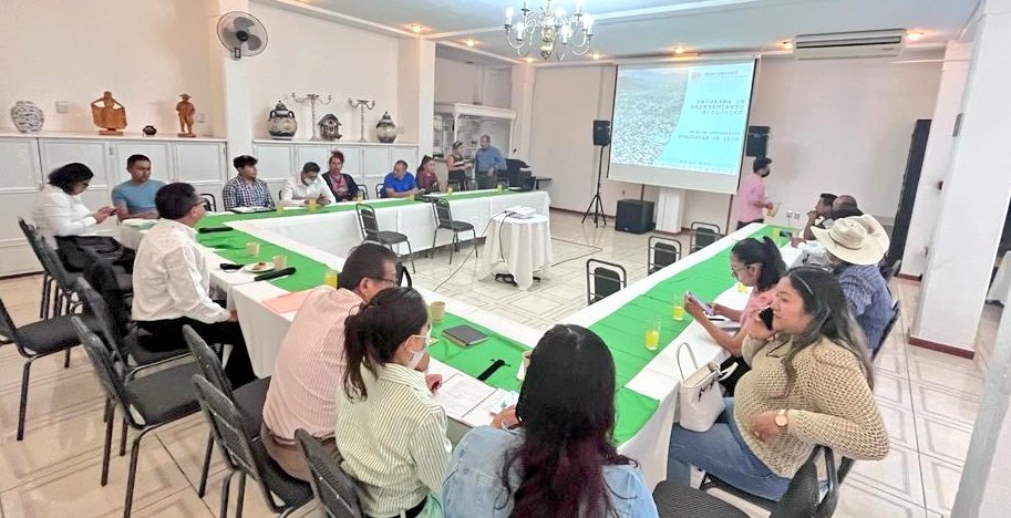 Ambiente_GobOax's tweet photo. En territorio de la Heroica Ciudad de Huajuapan de León, sentamos las bases para el inicio de la elaboración del Ordenamiento Ecológico de este importante municipio de la Mixteca Oaxaqueña.

@salomonj
@GobOax 
@Karime_UndaHarp https://t.co/ZECKPKKqAk