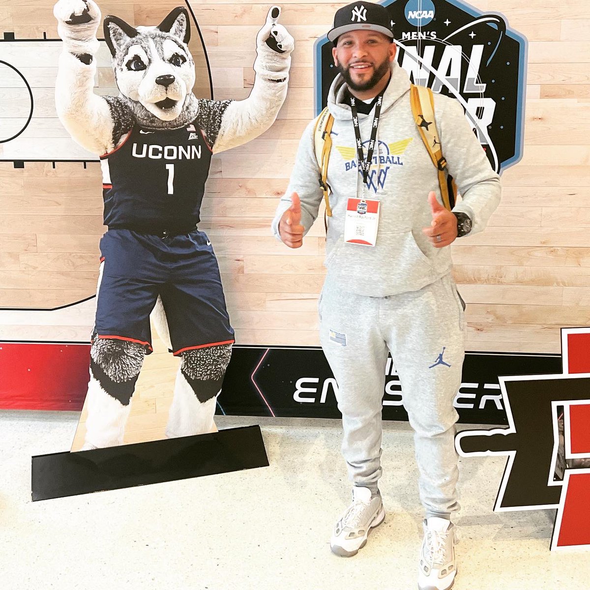 coachrayford's tweet photo. ๐ฃ๏ธ The NCAA Final 4 in Houston
๐ฅ๐ฅ๐ฅ๐ฅ๐ฅ๐ฅ๐ฅ๐ฅ๐ฅ๐ฅ ๐ฅ ๐ฅ
Creating my own history but understanding โA generation which ignores history has no past & no futureโ Coach Rayford #Basketball #Memphis #TennesseePrep #NationalChamps
๐Discover
๐ Explore
๐ Learn
๐ Teach https://t.co/CCd6VwyAAn