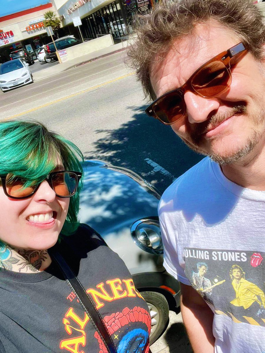 pedropascalbra's tweet image. E essa foto de milhões? Eu sou uma das ADM da página e IG @pedropascalbrasilfans e conheci o Pedro hoje! Que ser humano incrível! E vou contar tudo no nosso podcast Birosca do Zé Pedro. Vai sair dia 21/04