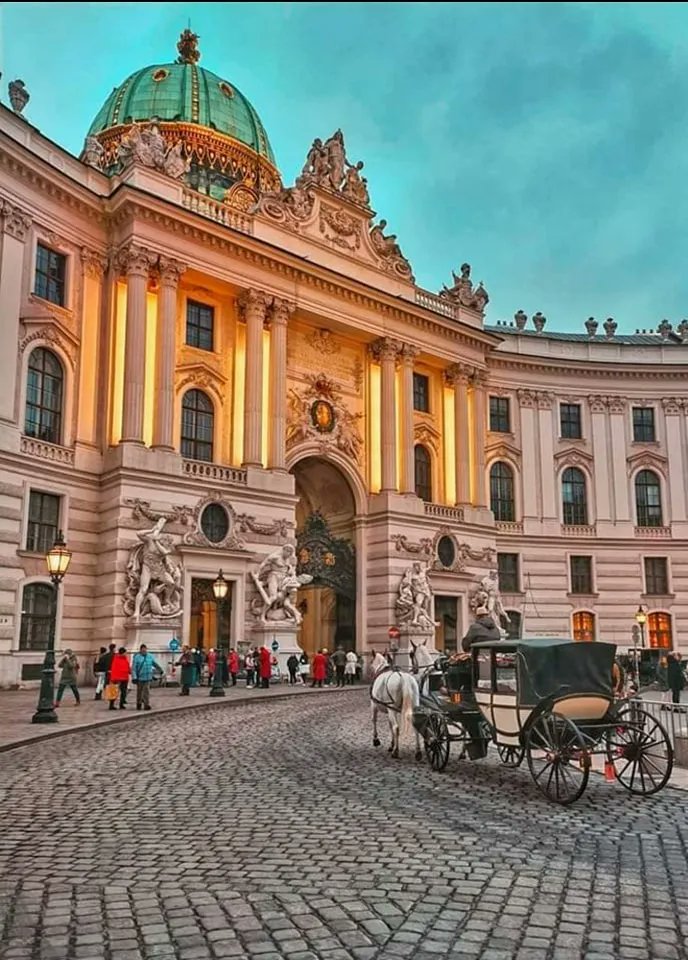 Vienna, Austria 📸 🇦🇹 

#vienna #wien #austria #sterreich #wienliebe #igersvienna #city #love #photography #viennanow #travel #art #igersaustria #viennagram #europe #visitvienna #photooftheday #viennaaustria #instagood #wienstagram #architecture #viennablogger #viennalove
