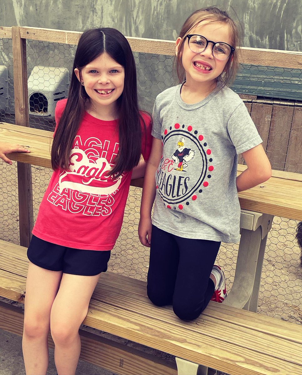 CorderErin's tweet photo. First grade field trips with friends are the best! https://t.co/42QyMIrbks