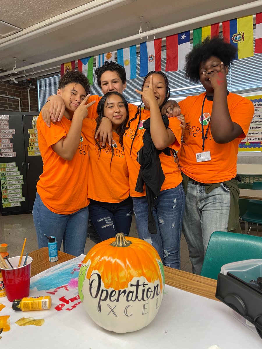 OperationXcel's tweet image. Throwback to last year's United Way Fall Festival, where our Jackson Middle School location students painted a pumpkin to support their community!