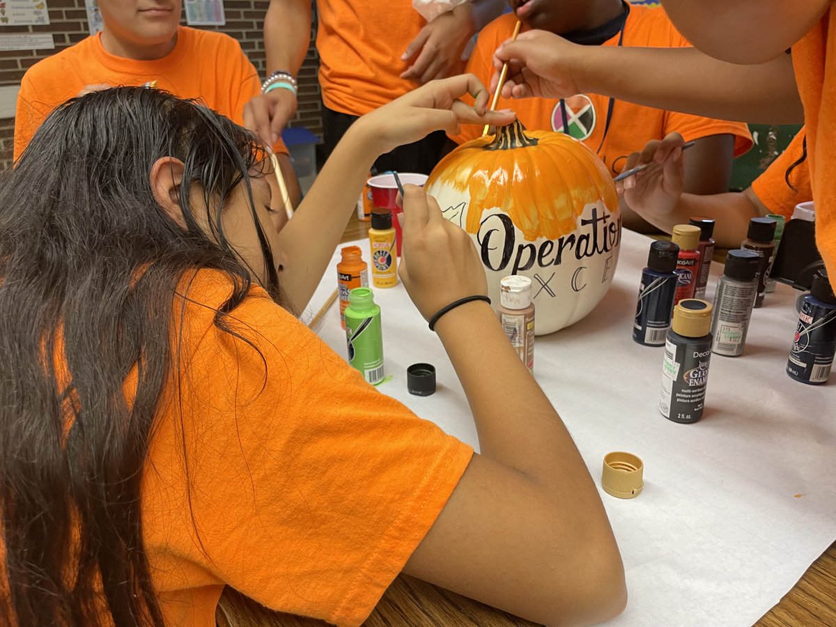 OperationXcel's tweet image. Throwback to last year's United Way Fall Festival, where our Jackson Middle School location students painted a pumpkin to support their community!