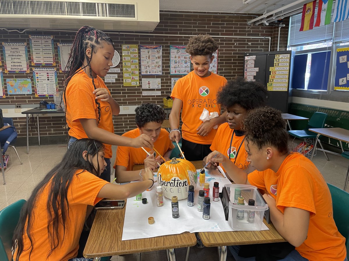 OperationXcel's tweet image. Throwback to last year's United Way Fall Festival, where our Jackson Middle School location students painted a pumpkin to support their community!