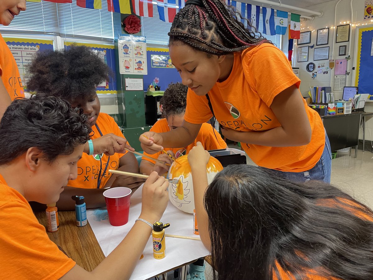 OperationXcel's tweet image. Throwback to last year's United Way Fall Festival, where our Jackson Middle School location students painted a pumpkin to support their community!