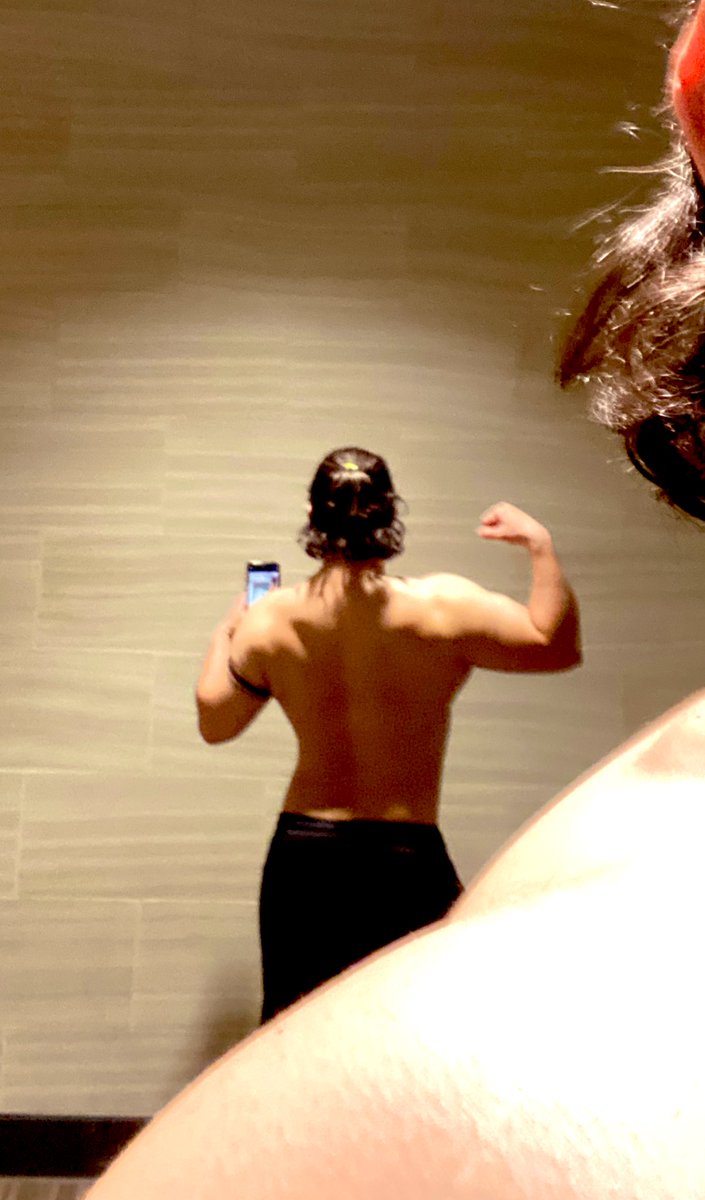 FunkySquadYT's tweet photo. my lower back is lacking!! ima work on it now https://t.co/krJPlsToei