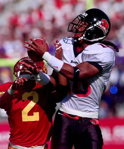 After a great conversation with <a href="/KbTheStable/">KB</a> and <a href="/Coach_Bray/">Trent Bray</a> I am honored and blessed to receive my first PAC-12 Division 1 Offer to the University of Oregon State. Thank you. 
#BuildTheDam <a href="/LaVarArrington/">LaVar Leap Arrington</a> <a href="/COHSFootball/">Charter Oak Football</a> <a href="/RTaylorFBscout/">Coach Taylor</a> <a href="/BeaverFootball/">Oregon State Football</a>