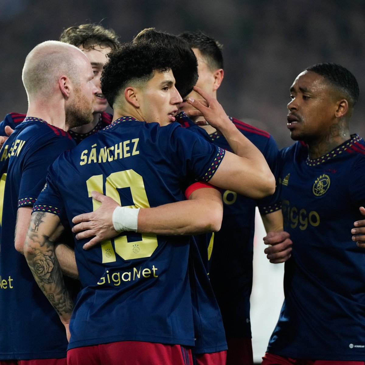 AFCAjax's tweet image. Good morning from the team 👊