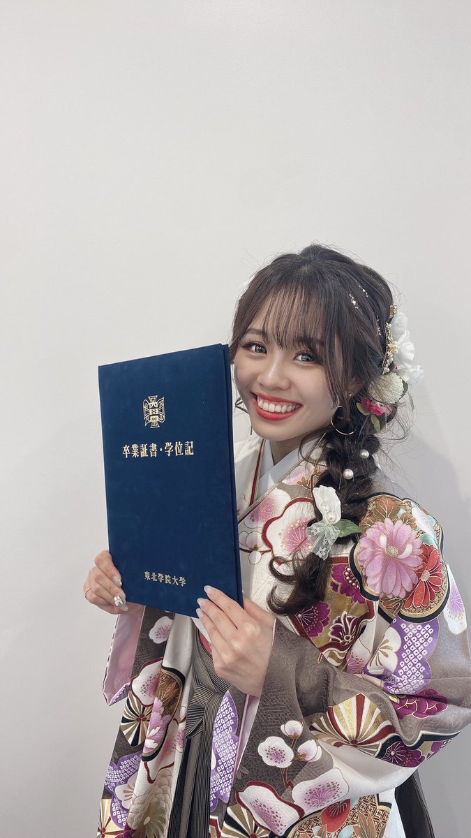 ___nagi0525's tweet photo. 卒業した報告してなかった。。。
無事に東北学院大学を卒業させていただきました！
コロナ禍で不自由なことも沢山ありましたが、ミスコンでグランプリを頂いたりと、多くの経験も出来ました！！
社会人になっても私の挑戦は終わらないので今後もよろしくお願いします❣️ https://t.co/fOMrFuPEyL