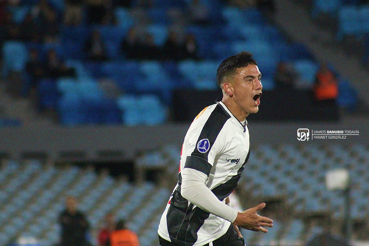 Gigante partido de Juan Millán. Gol clave para guiar el partido, fundamental en la marca y se dio el lujo de no perder una pelota.
Amo y señor del medio.
Jugador <a href="/mgr_sport/">MGR Sport</a>, pero lo hizo de camisa y corbata.