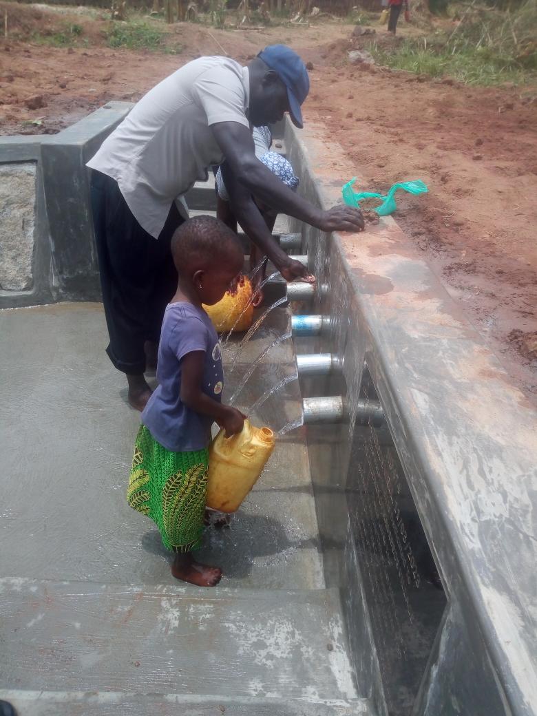 UGCommonwealth's tweet photo. As we celebrate Easter this weekend, let's support more children and  women by providing clean protected water for them.  #Kadebede Spring Well in Northen Division Mbale City is a classic example donated by Ramon and Bob,  Midland Texas USA. @uwasnet @BugisuNGOForum @UNICEFUganda https://t.co/dTRo9b4nEn