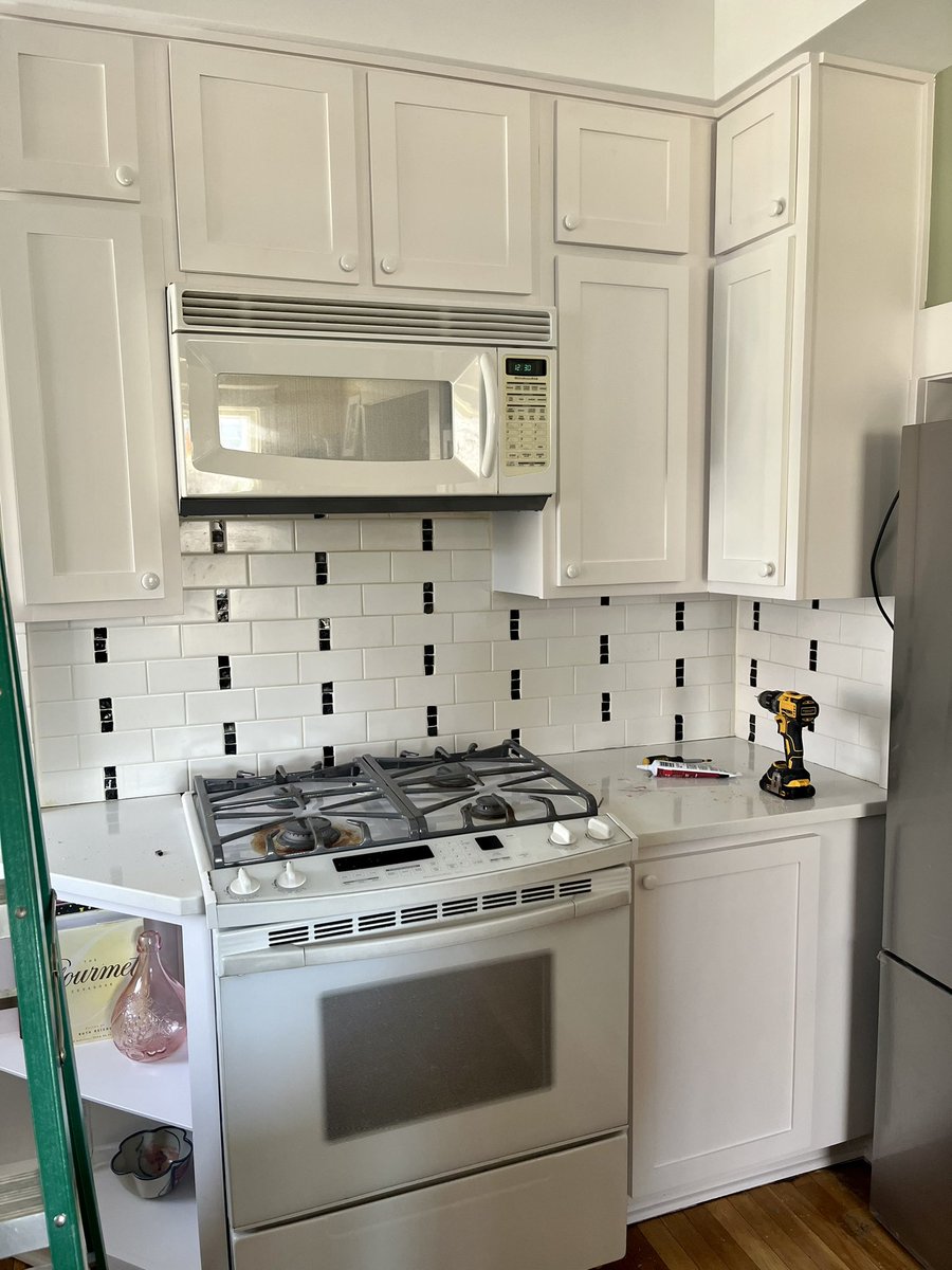 9367LLC's tweet photo. Custom Cabinet doors drawers and drawer fronts finished and install complete today! #cabinetry #woodworking #SmallBusiness https://t.co/jk5Sf8K9Kl